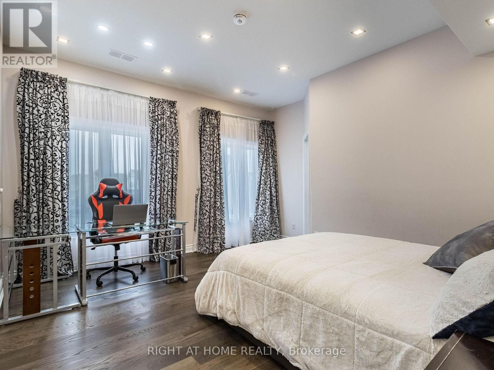 












3176 STOCKSBRIDGE AVENUE

,
Oakville (BC Bronte Creek),




Ontario
L6M0A7

