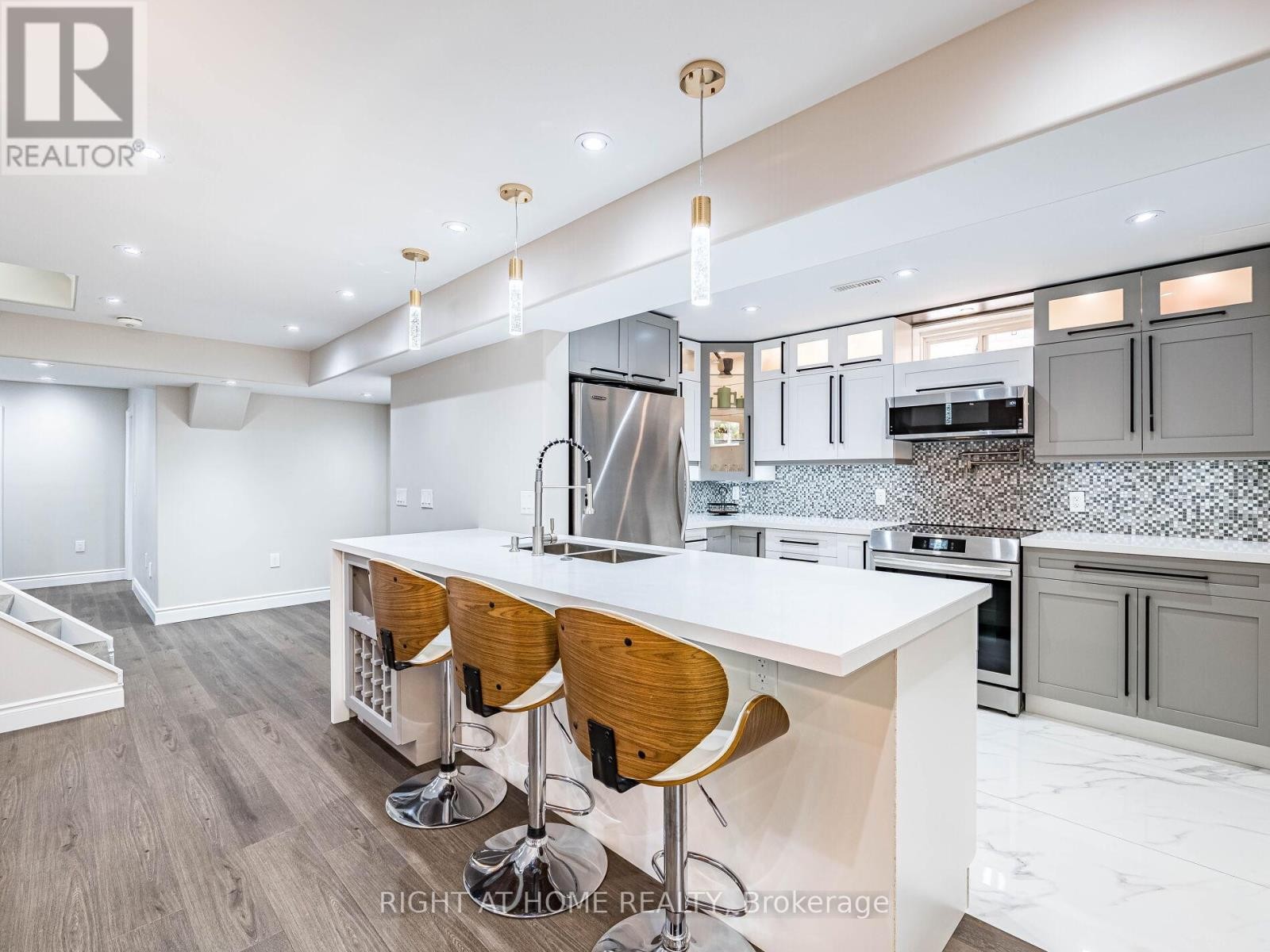 












3176 STOCKSBRIDGE AVENUE

,
Oakville (BC Bronte Creek),




Ontario
L6M0A7

