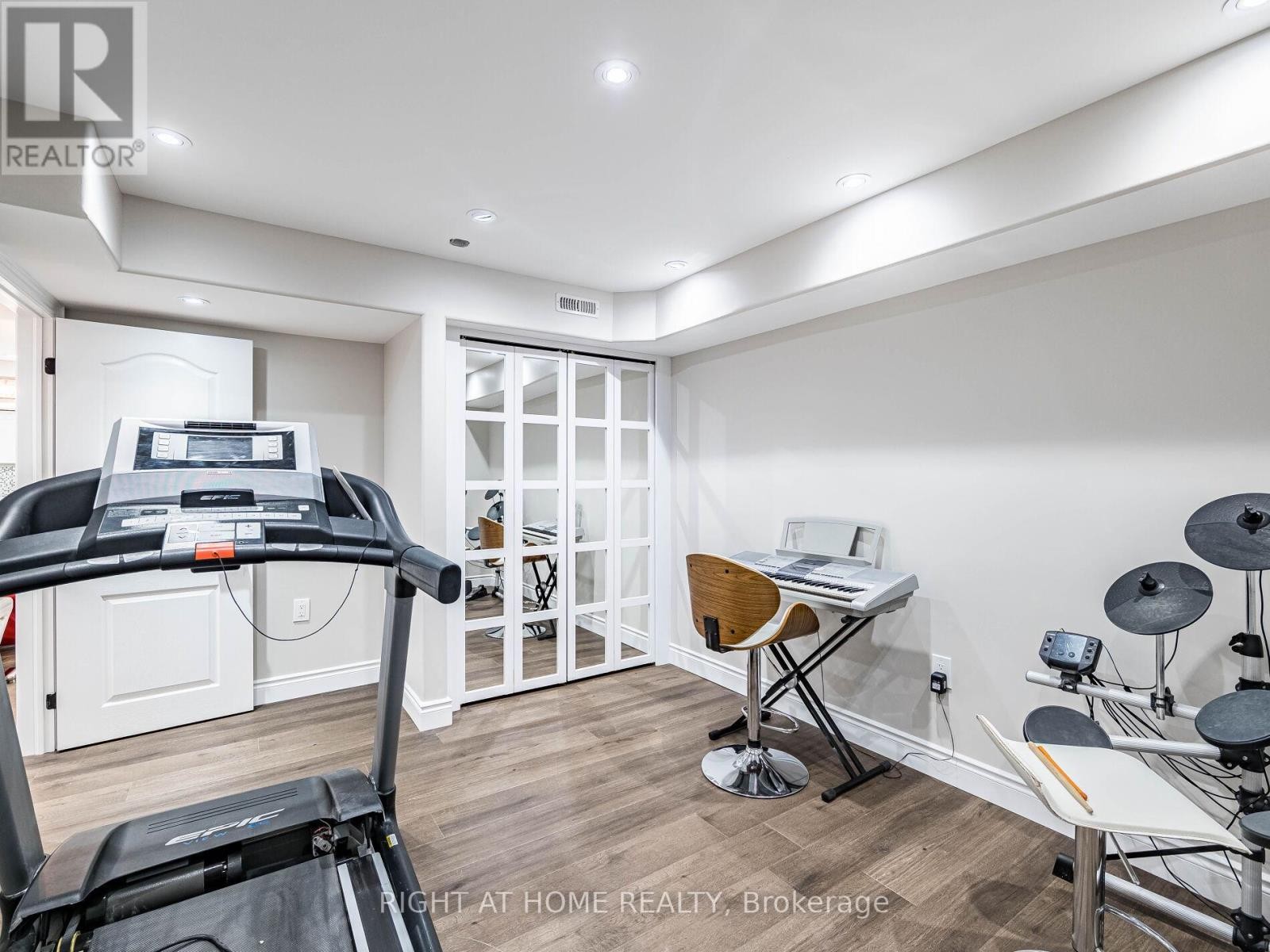 












3176 STOCKSBRIDGE AVENUE

,
Oakville (BC Bronte Creek),




Ontario
L6M0A7

