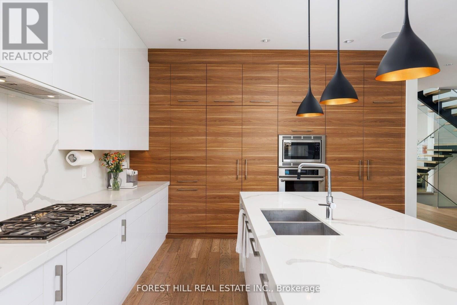 












8 NORA ROAD

,
Toronto (Islington-City Centre West),




Ontario
M9A1C9

