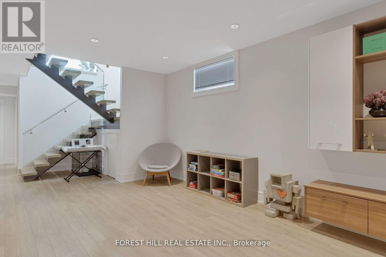 












8 NORA ROAD

,
Toronto (Islington-City Centre West),




Ontario
M9A1C9

