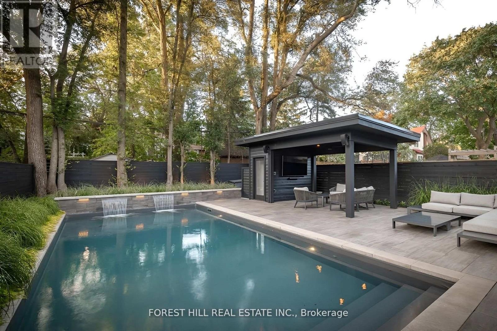 












8 NORA ROAD

,
Toronto (Islington-City Centre West),




Ontario
M9A1C9

