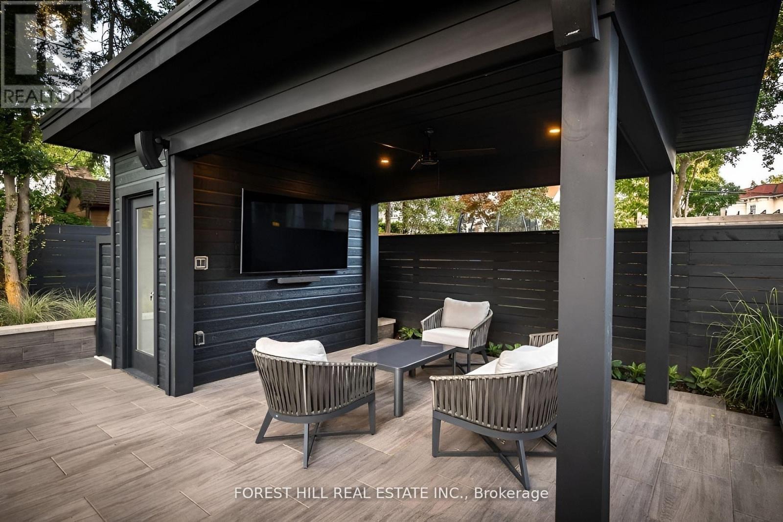 












8 NORA ROAD

,
Toronto (Islington-City Centre West),




Ontario
M9A1C9

