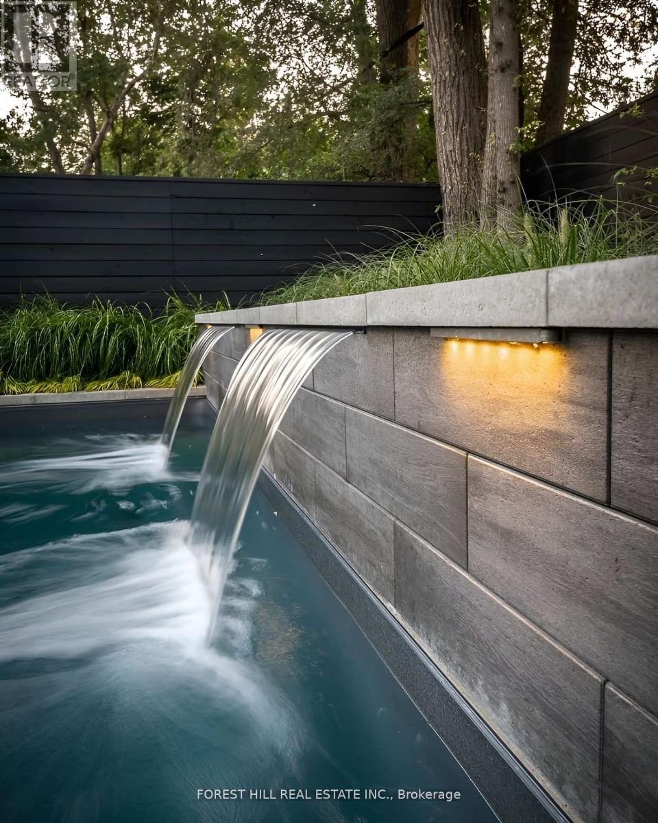 












8 NORA ROAD

,
Toronto (Islington-City Centre West),




Ontario
M9A1C9

