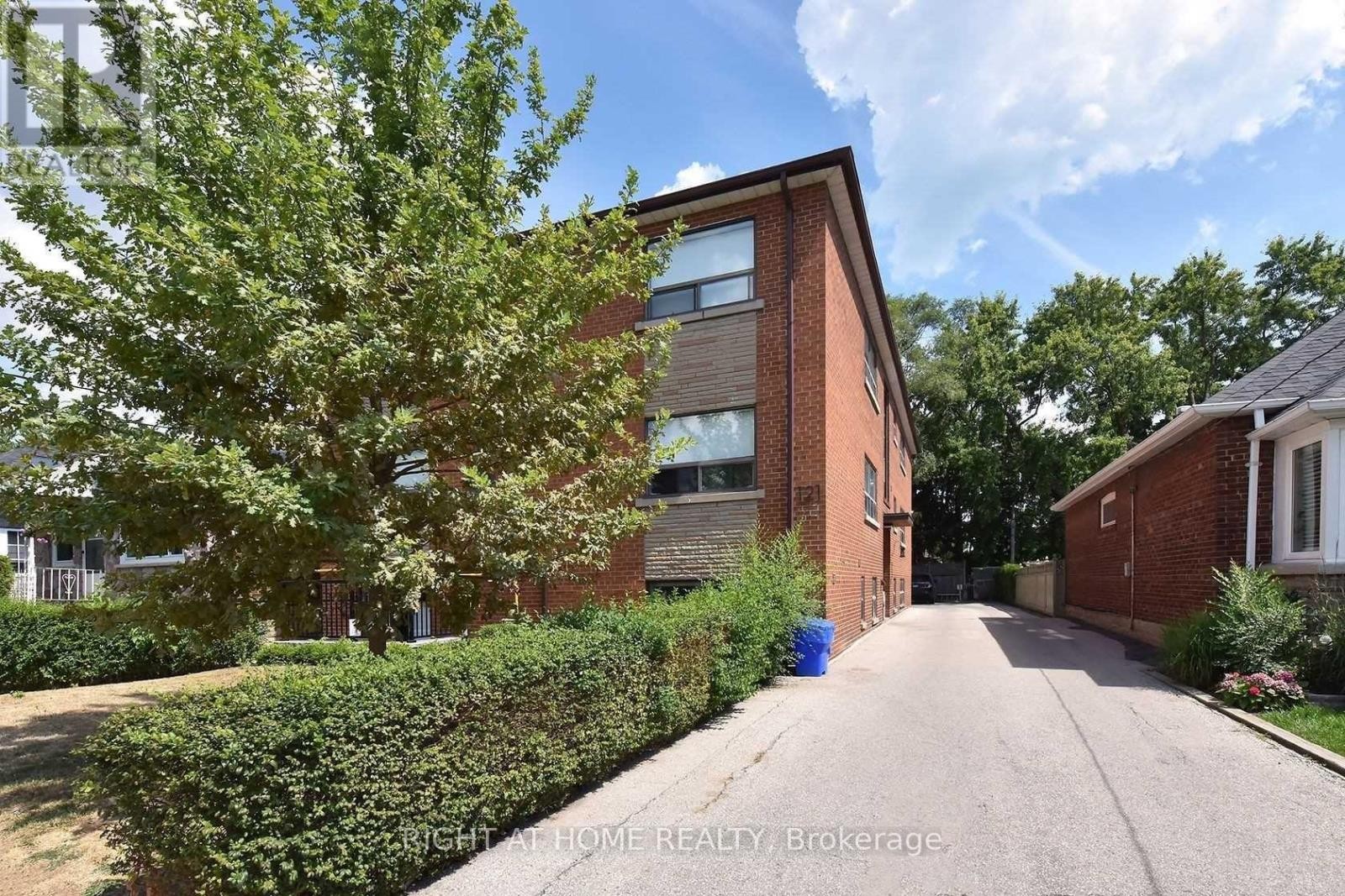 












121 FOURTH STREET

,
Toronto (New Toronto),




Ontario
M8V2Y6

