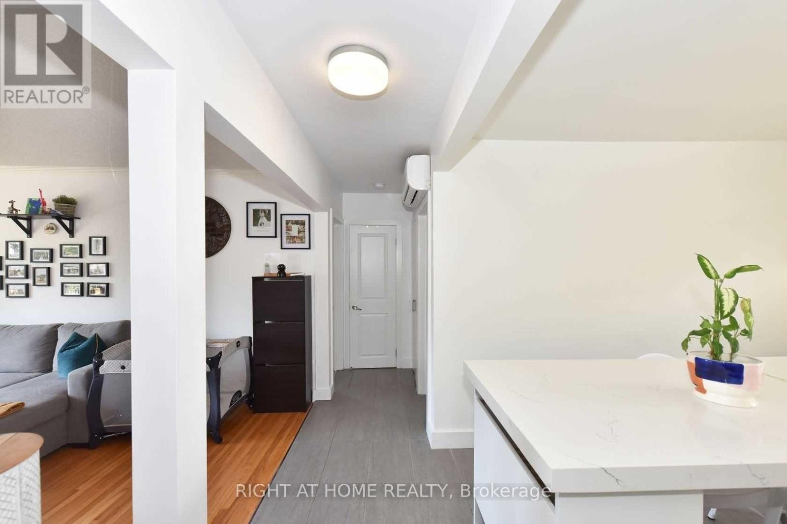 












121 FOURTH STREET

,
Toronto (New Toronto),




Ontario
M8V2Y6

