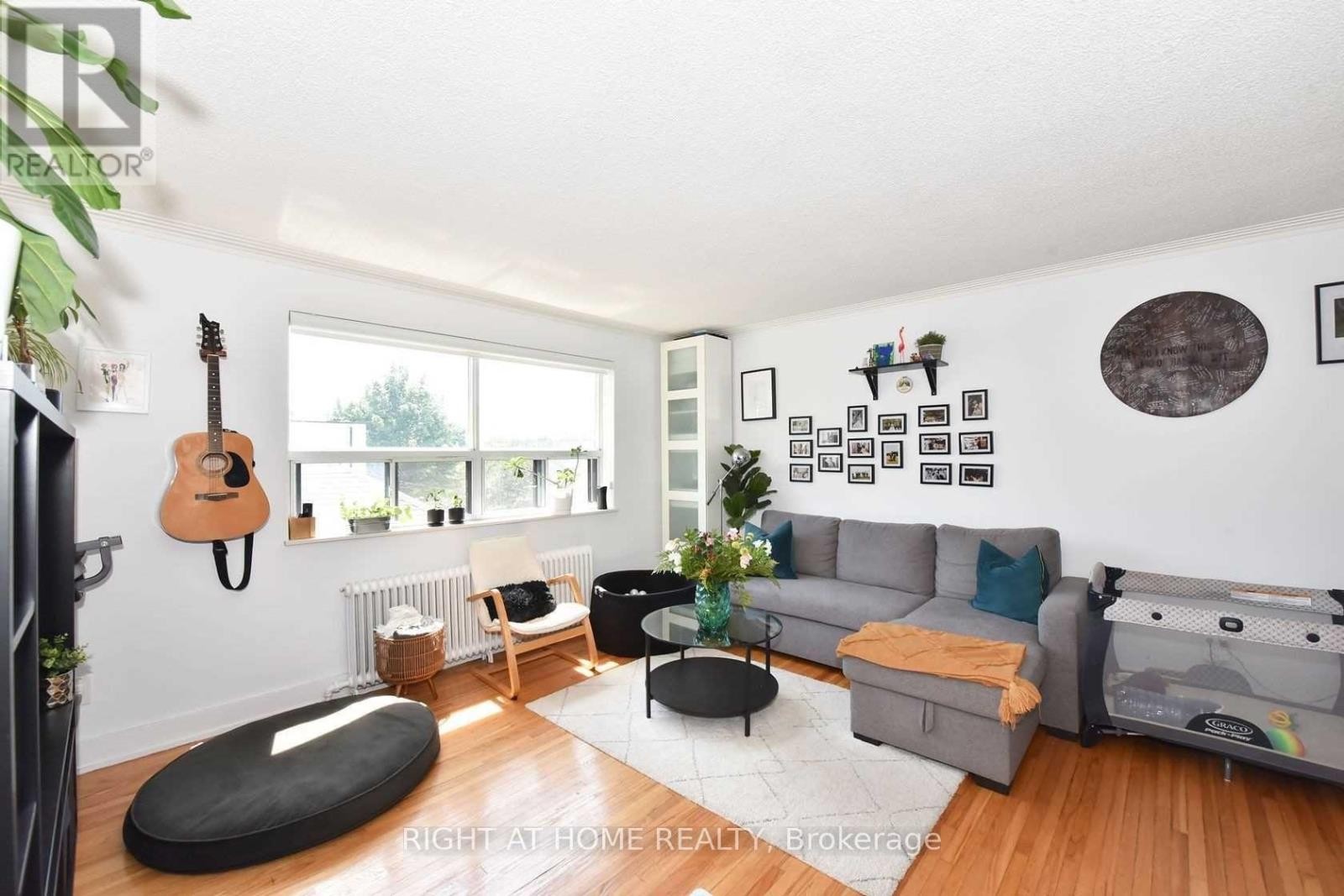 












121 FOURTH STREET

,
Toronto (New Toronto),




Ontario
M8V2Y6

