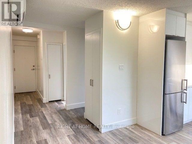 












121 FOURTH STREET

,
Toronto (New Toronto),




Ontario
M8V2Y6

