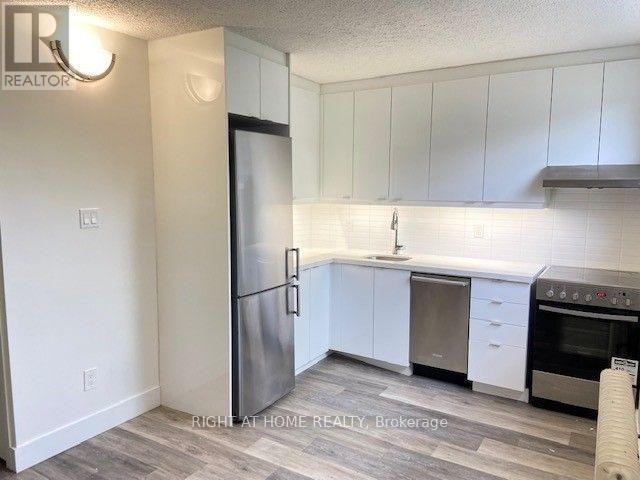 












121 FOURTH STREET

,
Toronto (New Toronto),




Ontario
M8V2Y6

