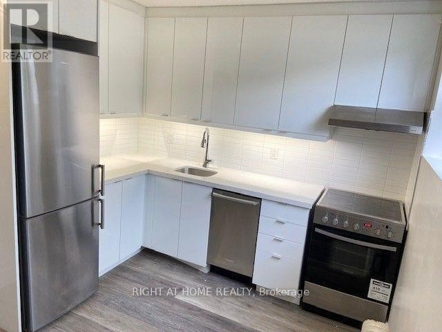 












121 FOURTH STREET

,
Toronto (New Toronto),




Ontario
M8V2Y6

