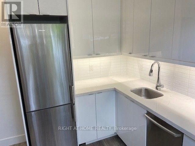 












121 FOURTH STREET

,
Toronto (New Toronto),




Ontario
M8V2Y6

