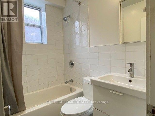 












121 FOURTH STREET

,
Toronto (New Toronto),




Ontario
M8V2Y6

