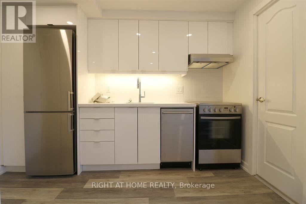 












121 FOURTH STREET

,
Toronto (New Toronto),




Ontario
M8V2Y6

