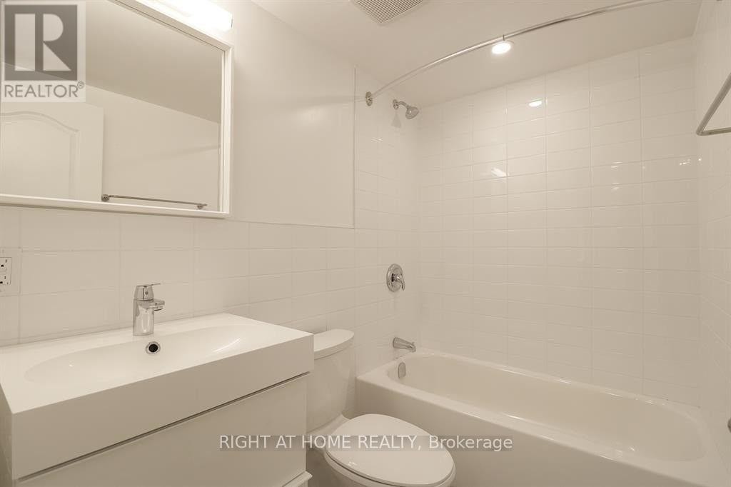 












121 FOURTH STREET

,
Toronto (New Toronto),




Ontario
M8V2Y6

