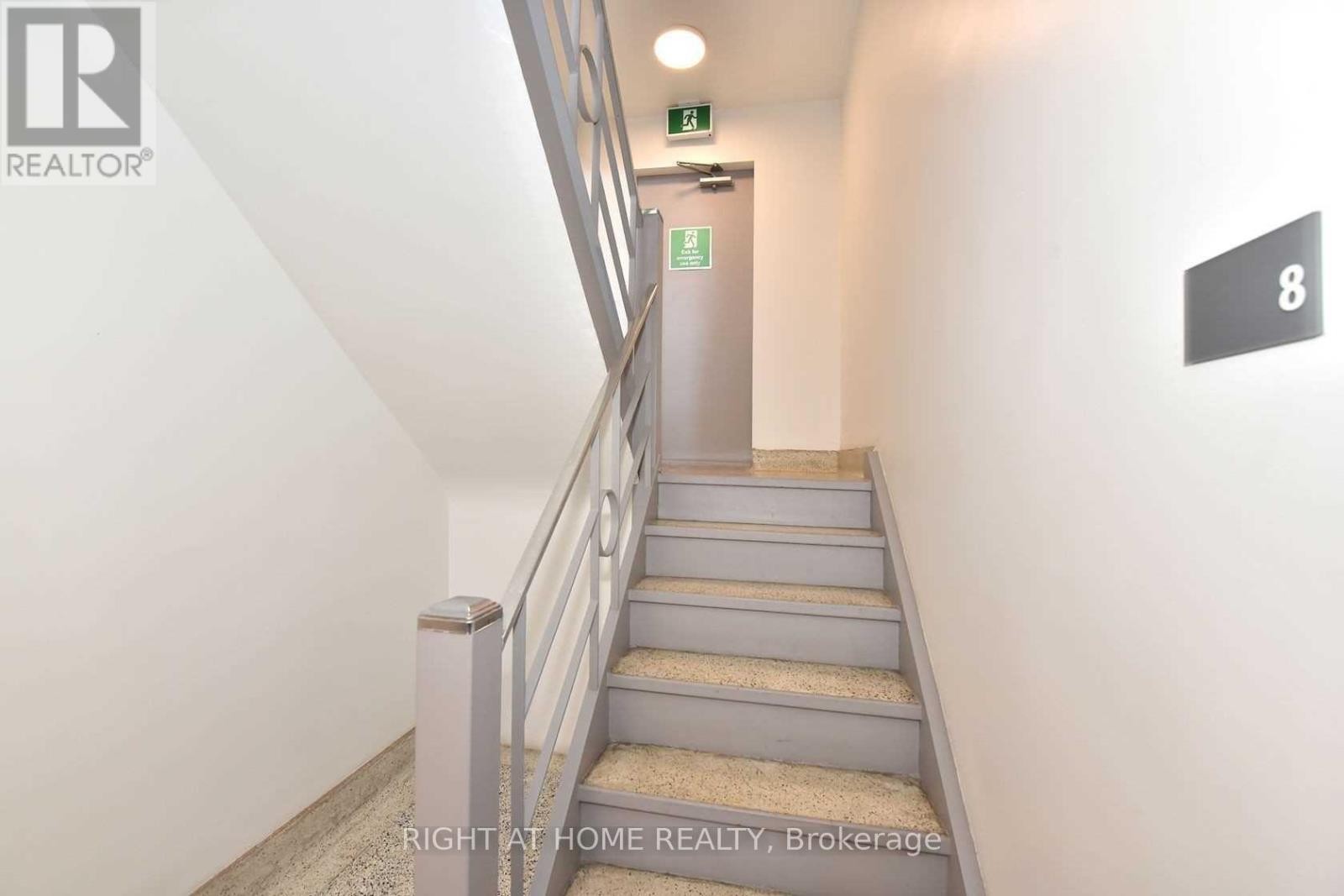 












121 FOURTH STREET

,
Toronto (New Toronto),




Ontario
M8V2Y6


