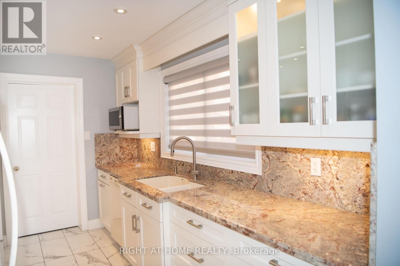 












348 NAHANI WAY

,
Mississauga (Hurontario),




Ontario
L4Z3B4

