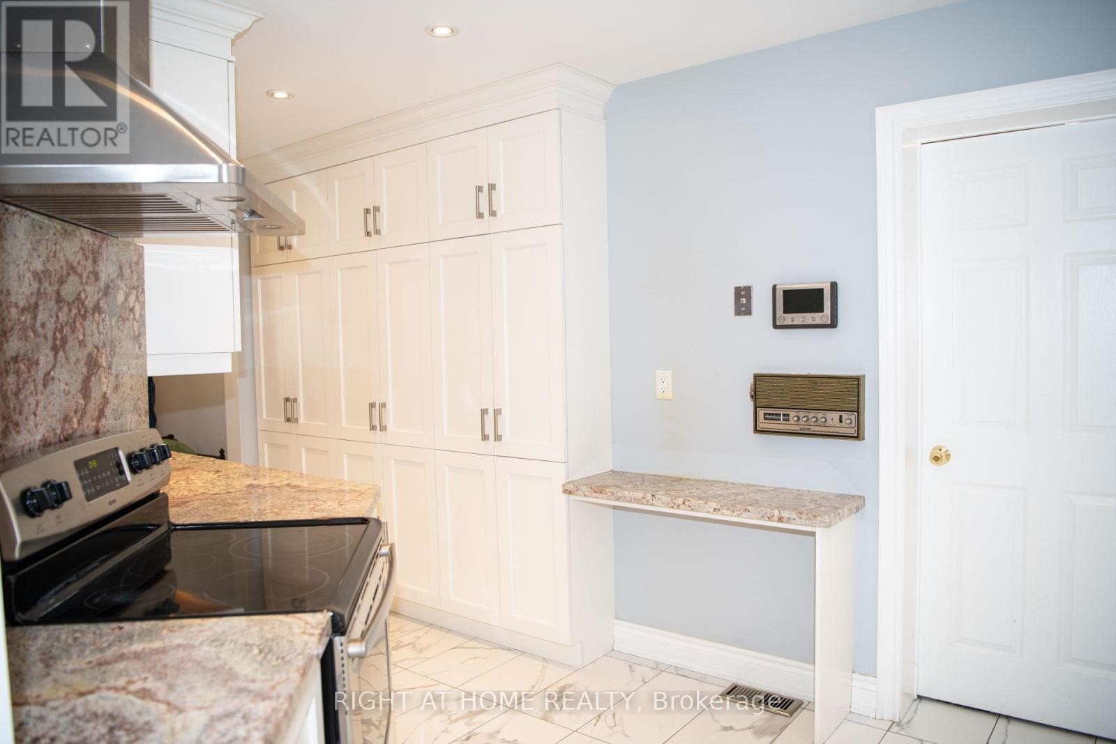












348 NAHANI WAY

,
Mississauga (Hurontario),




Ontario
L4Z3B4

