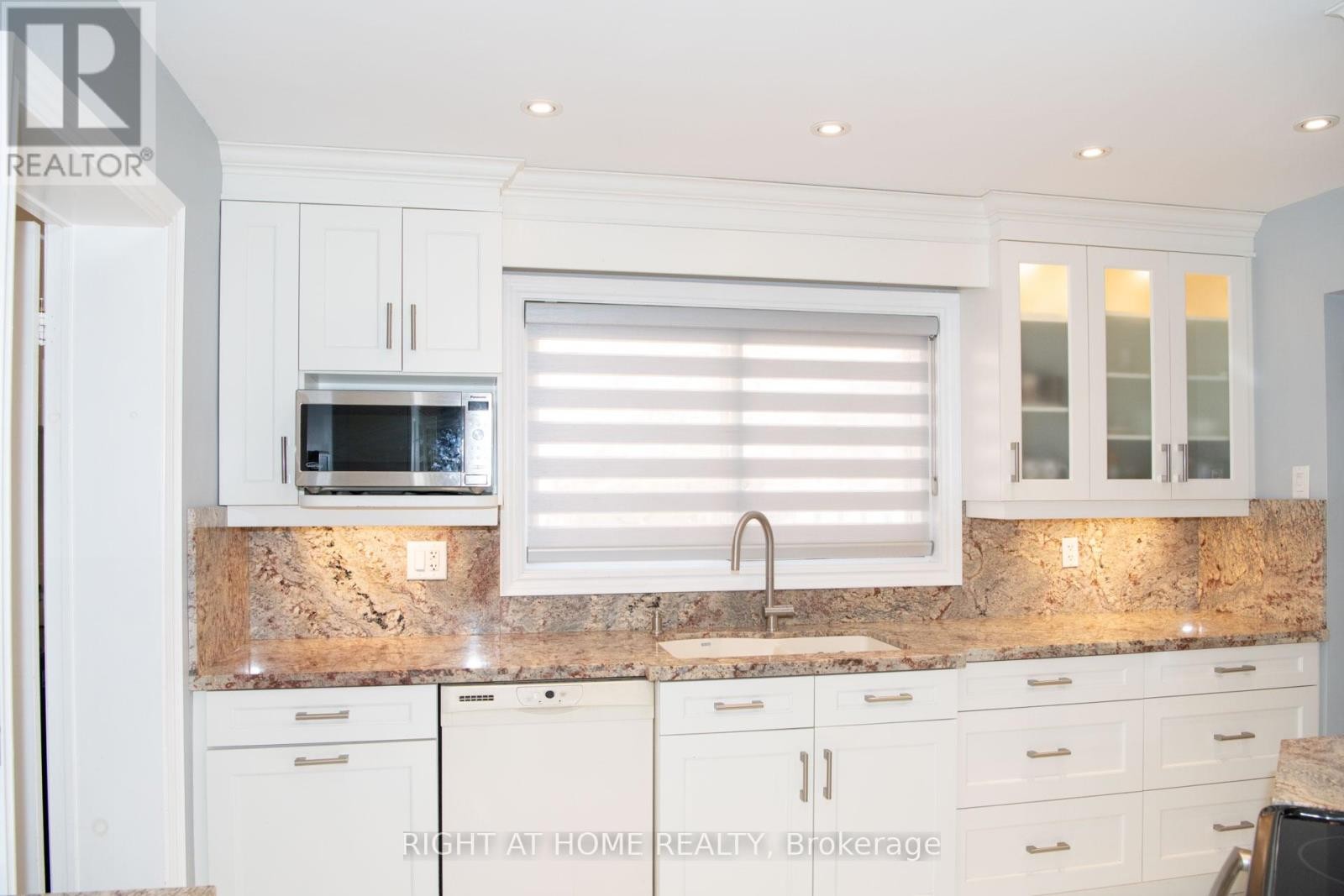 












348 NAHANI WAY

,
Mississauga (Hurontario),




Ontario
L4Z3B4

