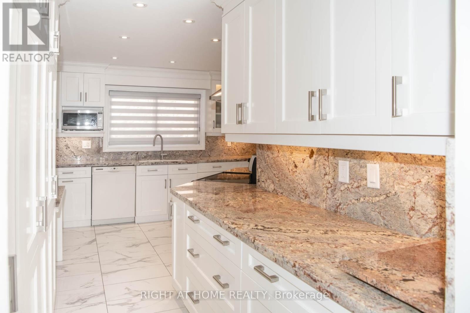 












348 NAHANI WAY

,
Mississauga (Hurontario),




Ontario
L4Z3B4

