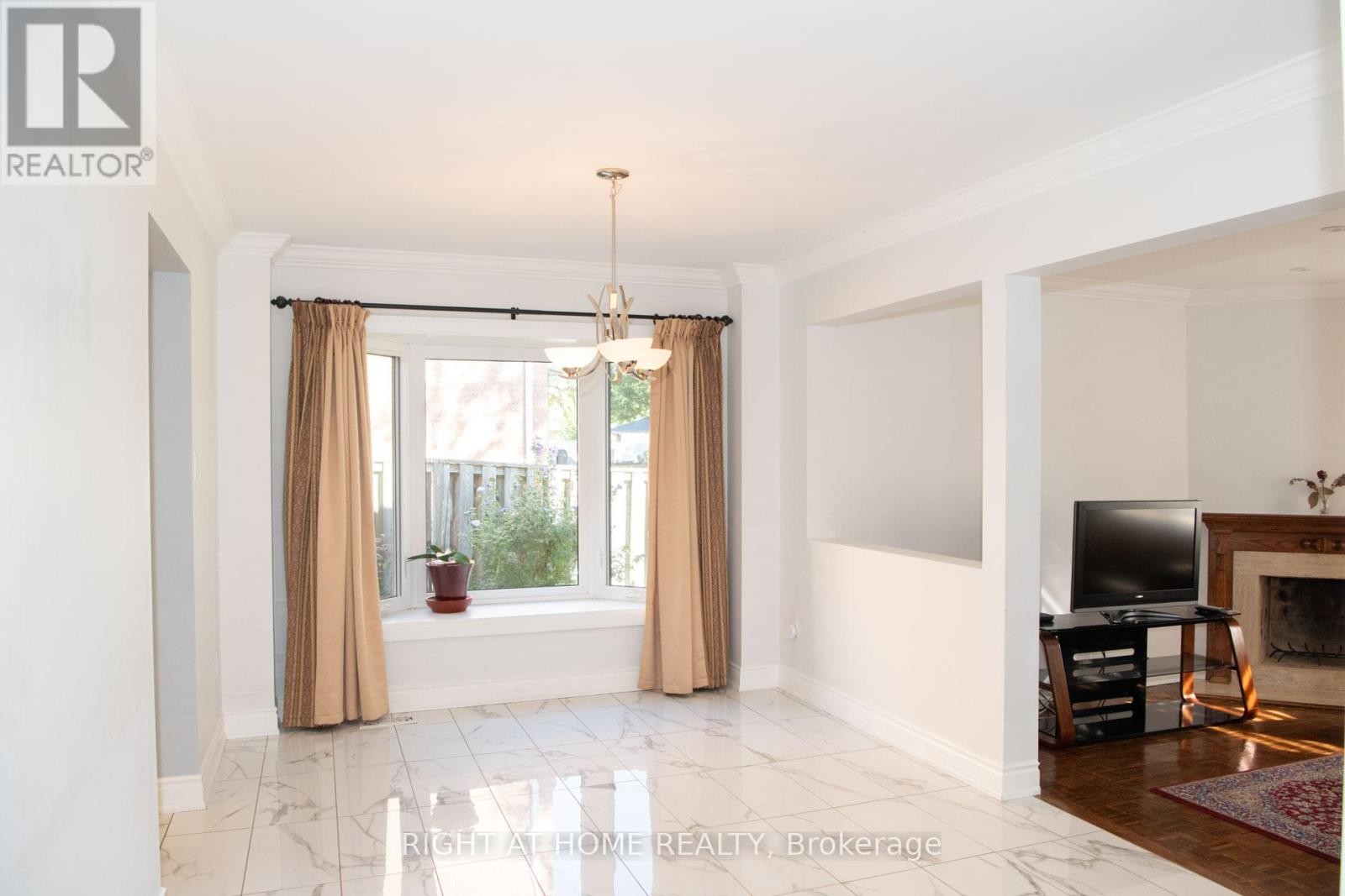 












348 NAHANI WAY

,
Mississauga (Hurontario),




Ontario
L4Z3B4

