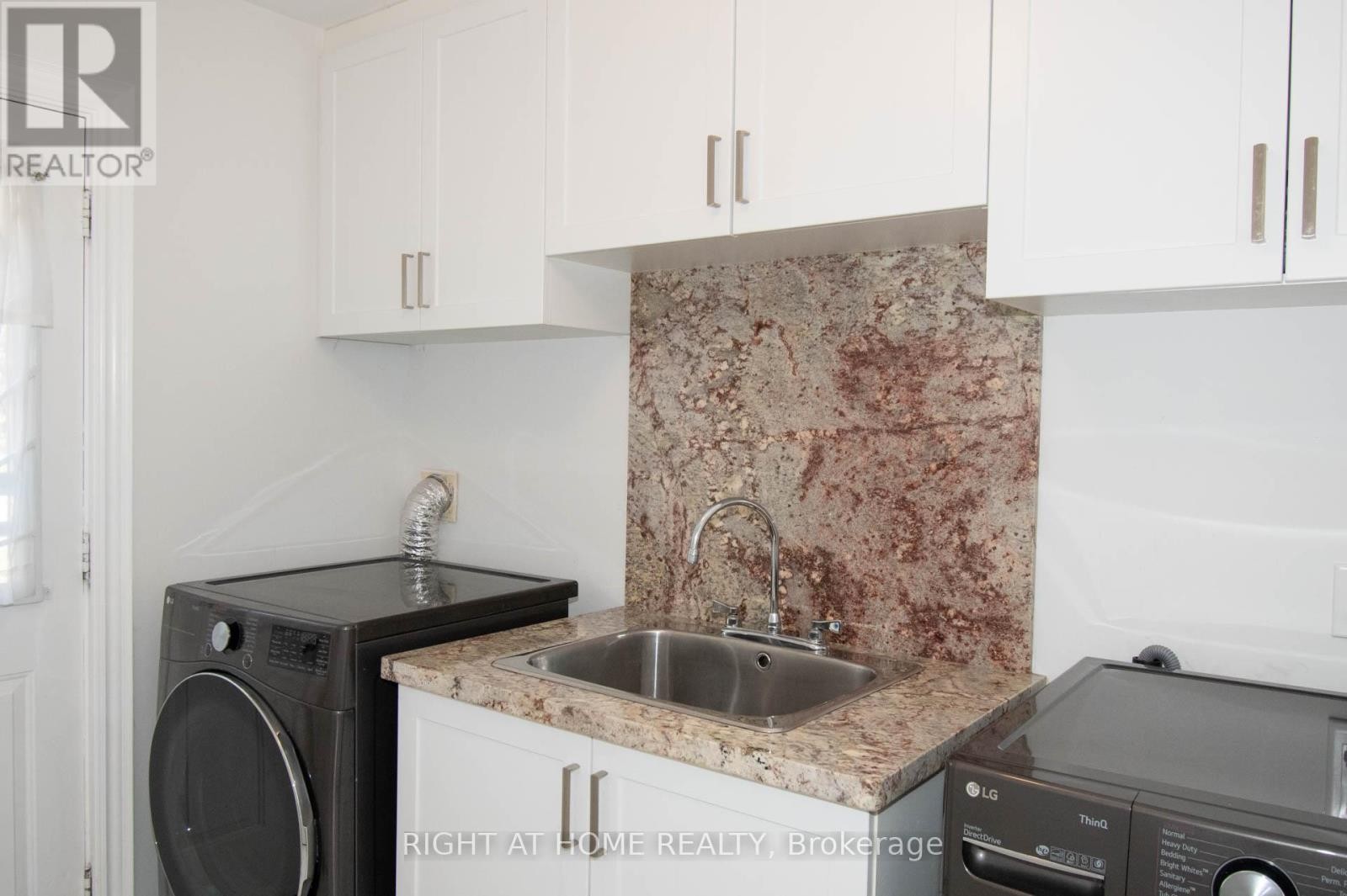 












348 NAHANI WAY

,
Mississauga (Hurontario),




Ontario
L4Z3B4

