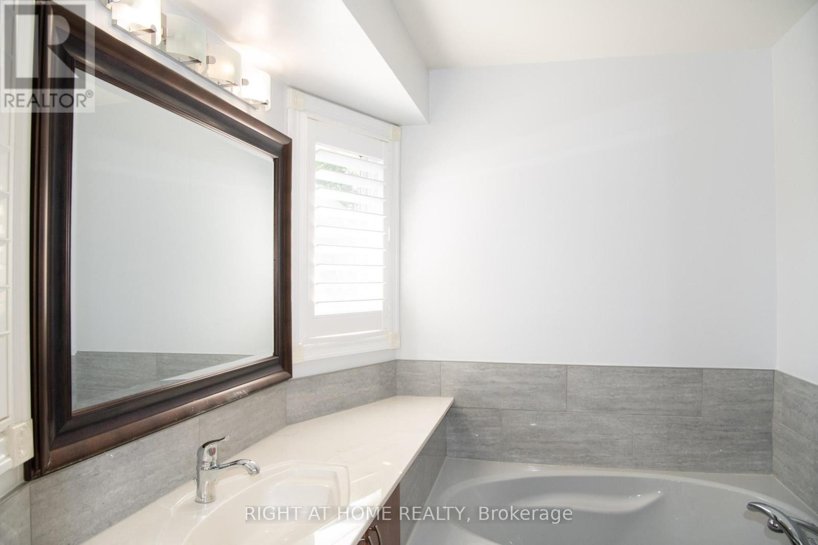 












348 NAHANI WAY

,
Mississauga (Hurontario),




Ontario
L4Z3B4

