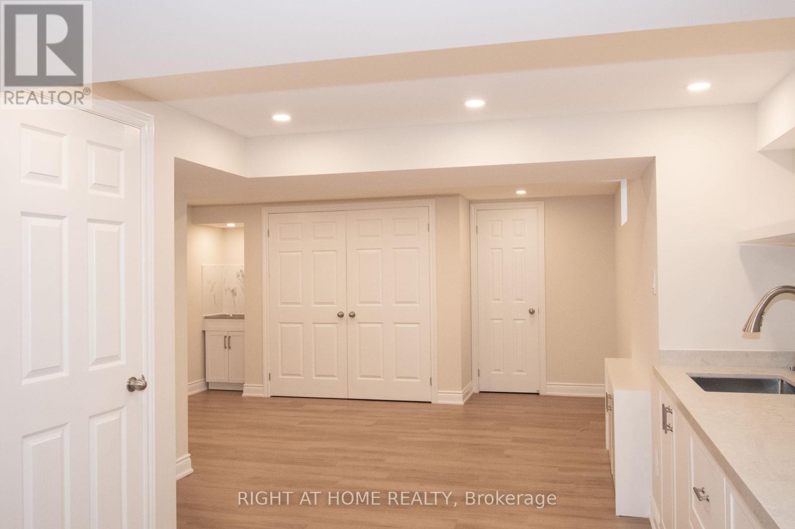 












348 NAHANI WAY

,
Mississauga (Hurontario),




Ontario
L4Z3B4

