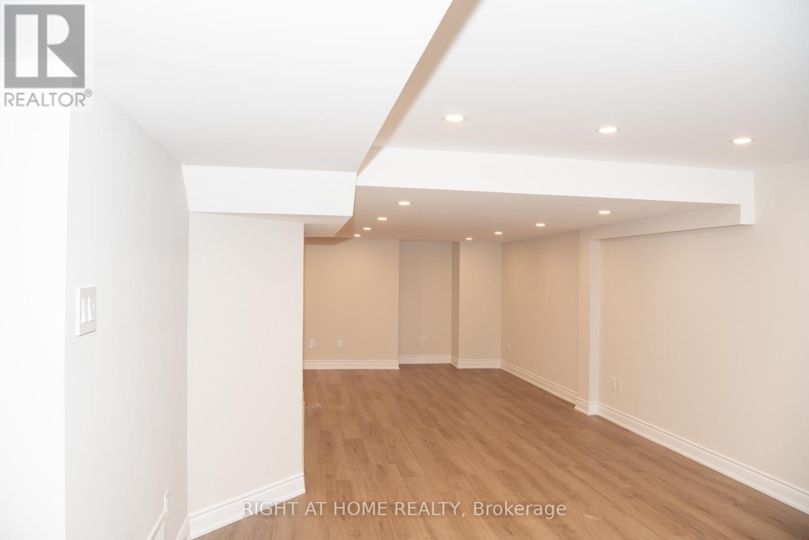 












348 NAHANI WAY

,
Mississauga (Hurontario),




Ontario
L4Z3B4

