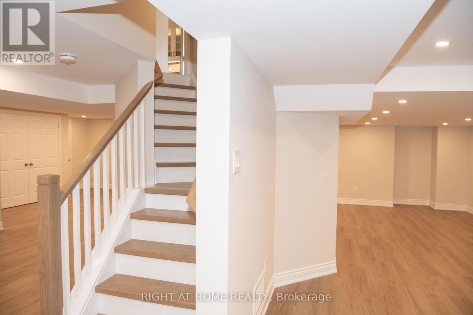 












348 NAHANI WAY

,
Mississauga (Hurontario),




Ontario
L4Z3B4

