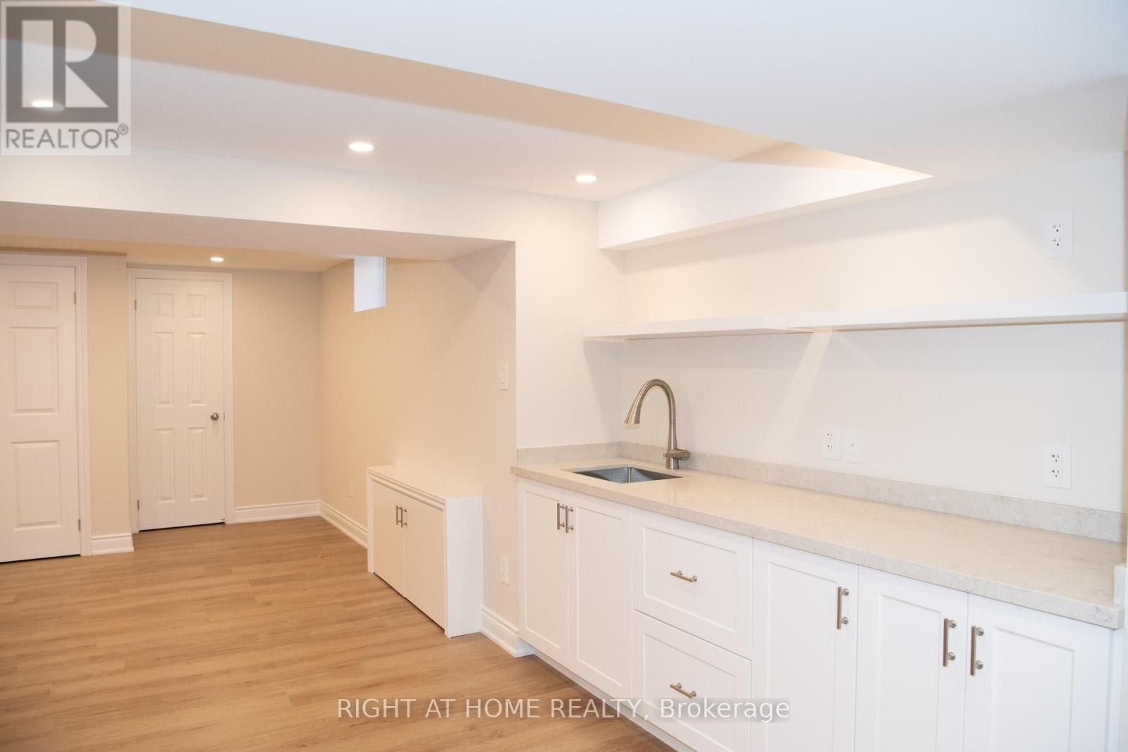 












348 NAHANI WAY

,
Mississauga (Hurontario),




Ontario
L4Z3B4

