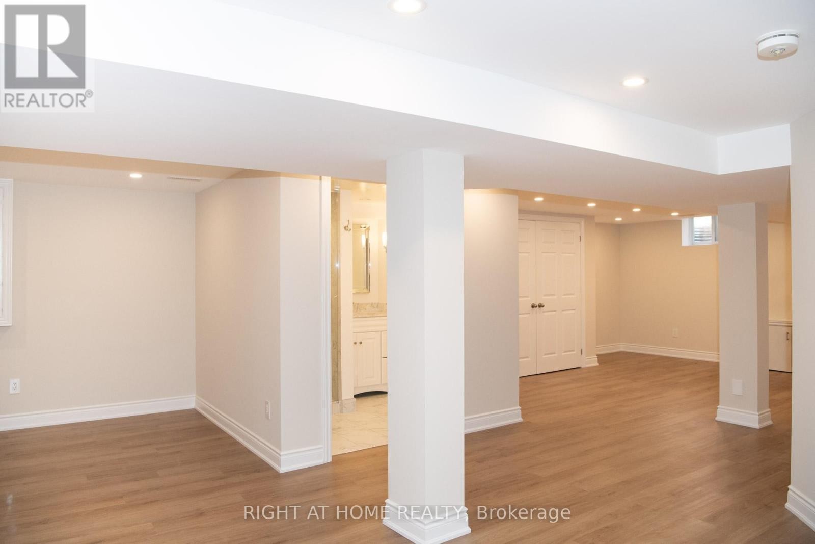












348 NAHANI WAY

,
Mississauga (Hurontario),




Ontario
L4Z3B4

