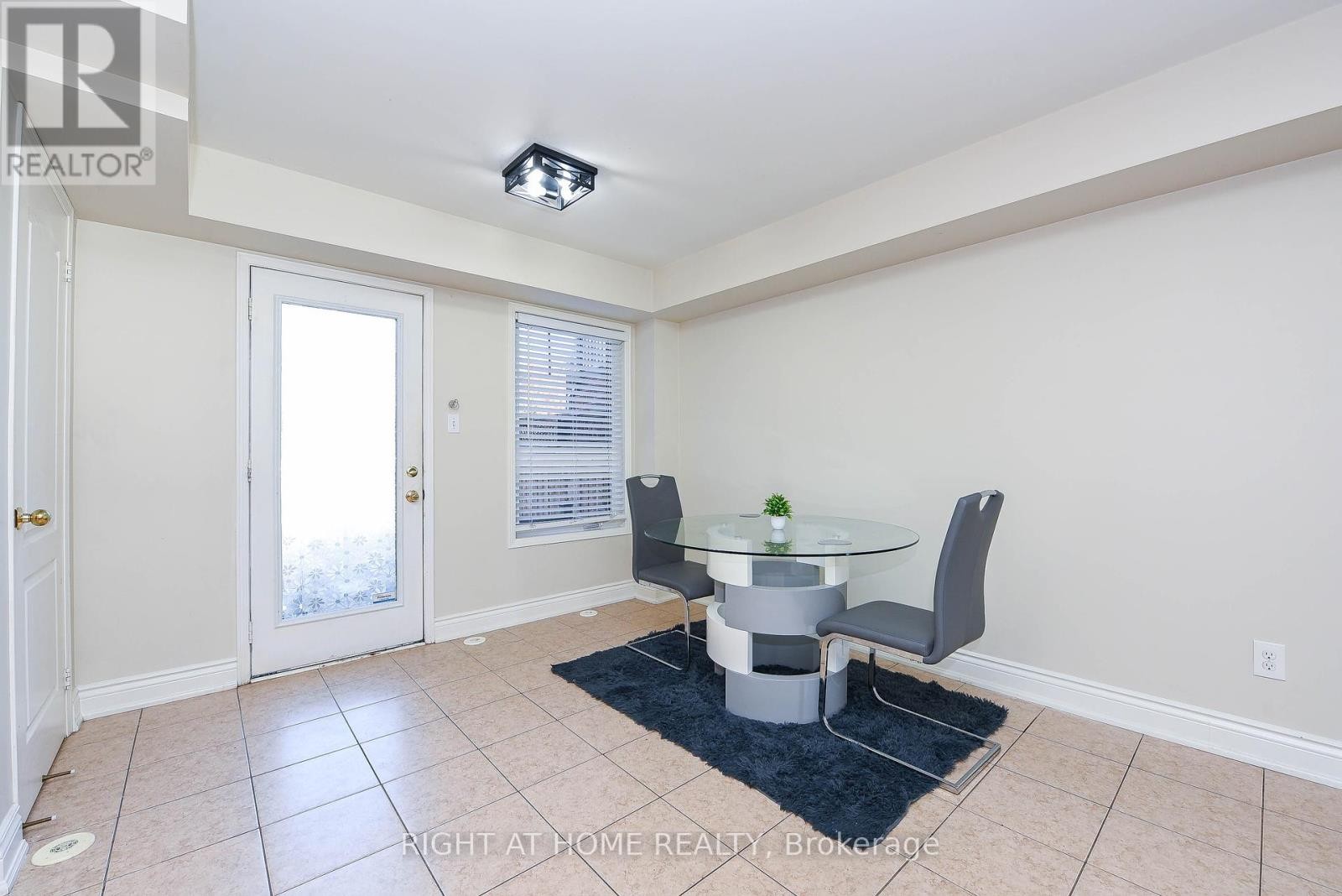 












13 - 3335 THOMAS STREET

,
Mississauga (Churchill Meadows),




Ontario
L5M0N7

