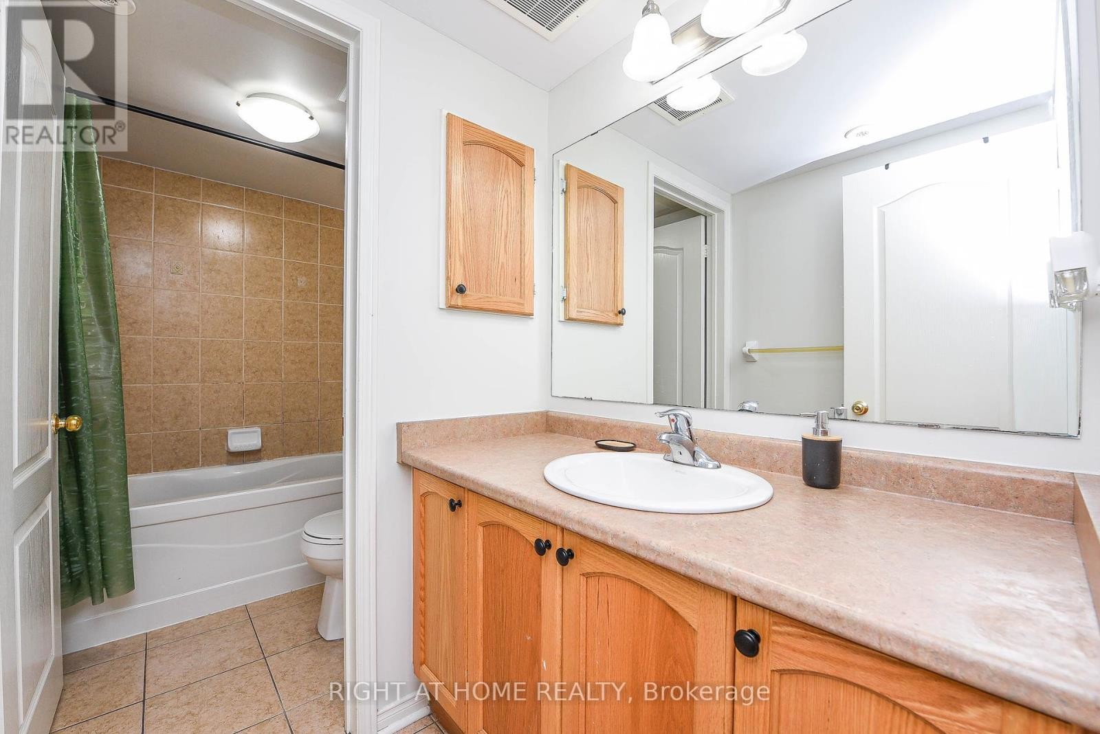 












13 - 3335 THOMAS STREET

,
Mississauga (Churchill Meadows),




Ontario
L5M0N7

