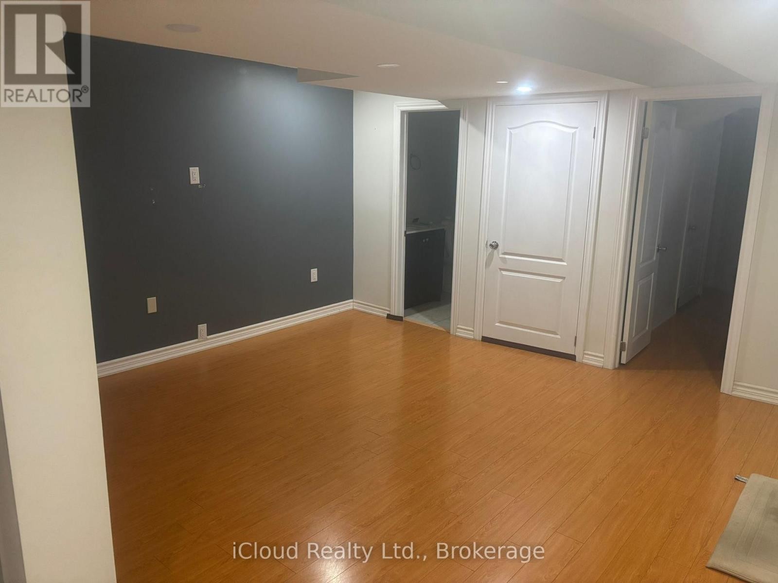 












1185 PRESTONWOOD CRESCENT

,
Mississauga (East Credit),




Ontario
L5V2V3

