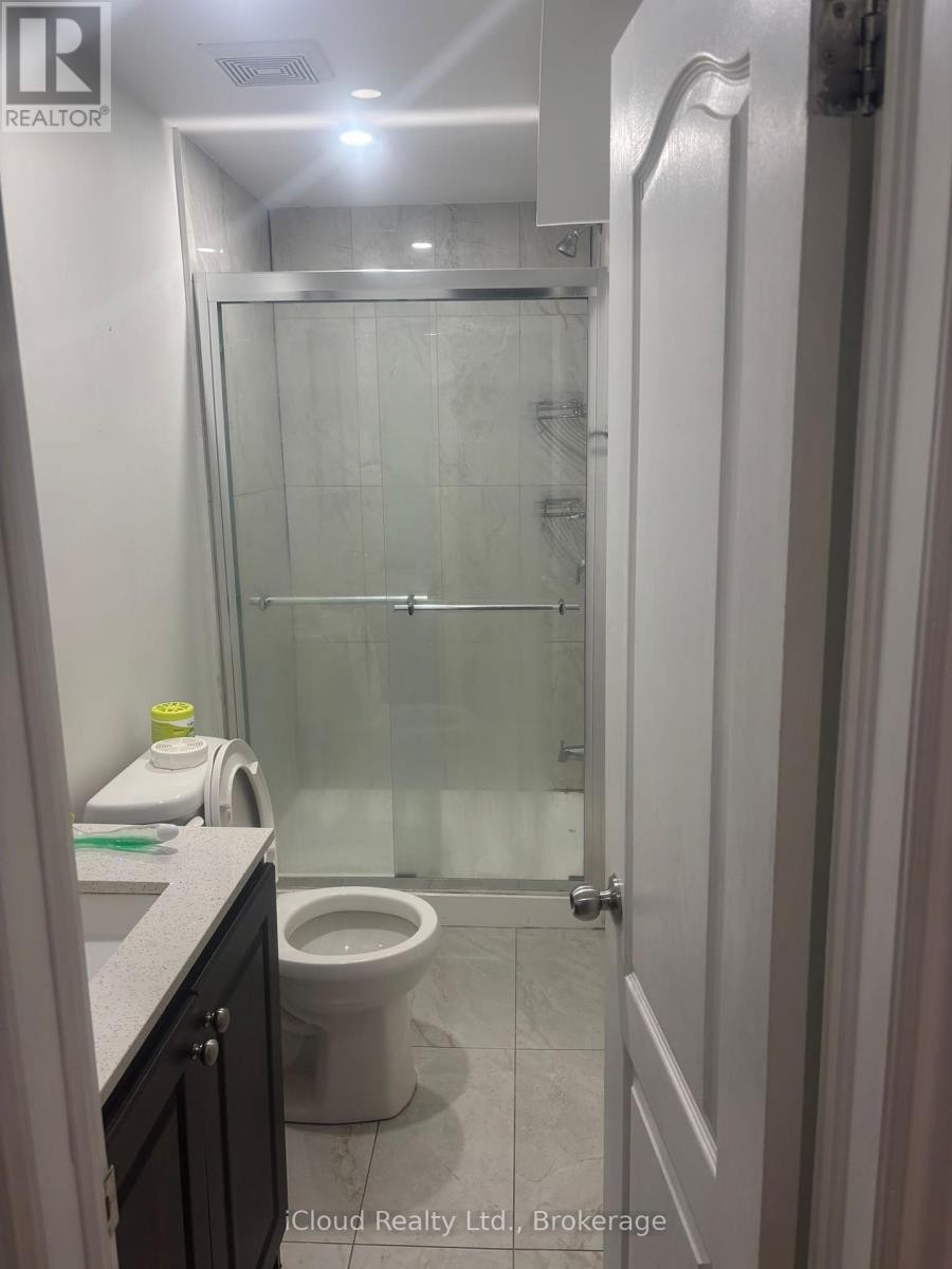 












1185 PRESTONWOOD CRESCENT

,
Mississauga (East Credit),




Ontario
L5V2V3

