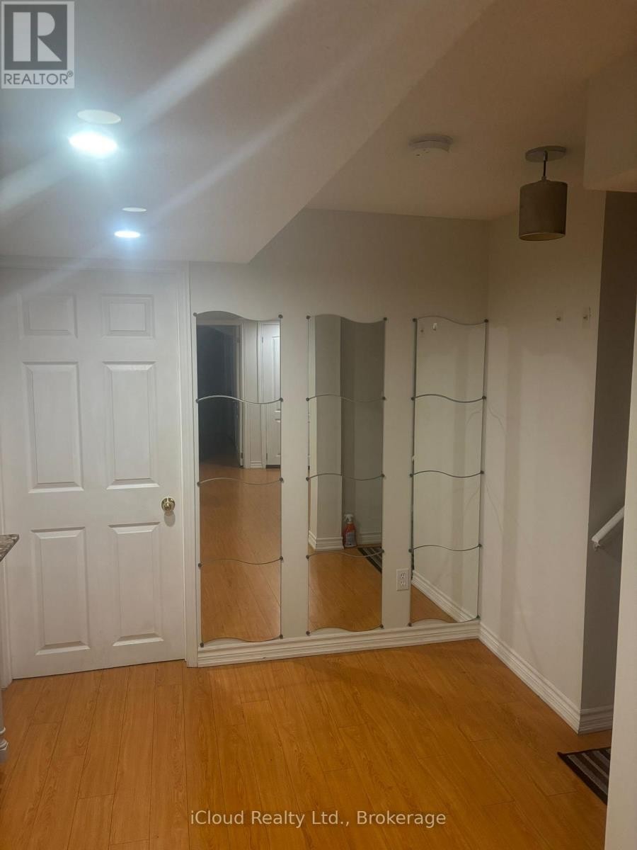 












1185 PRESTONWOOD CRESCENT

,
Mississauga (East Credit),




Ontario
L5V2V3

