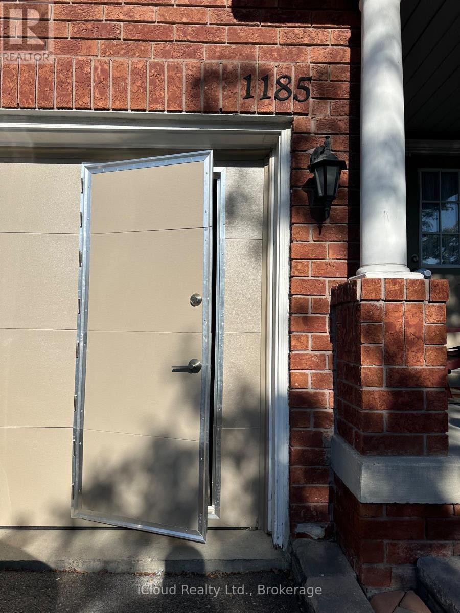 












1185 PRESTONWOOD CRESCENT

,
Mississauga (East Credit),




Ontario
L5V2V3

