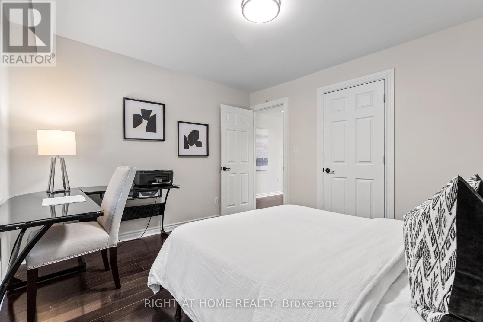 












10 HALIBURTON AVENUE

,
Toronto (Islington-City Centre West),




Ontario
M9B4Y2

