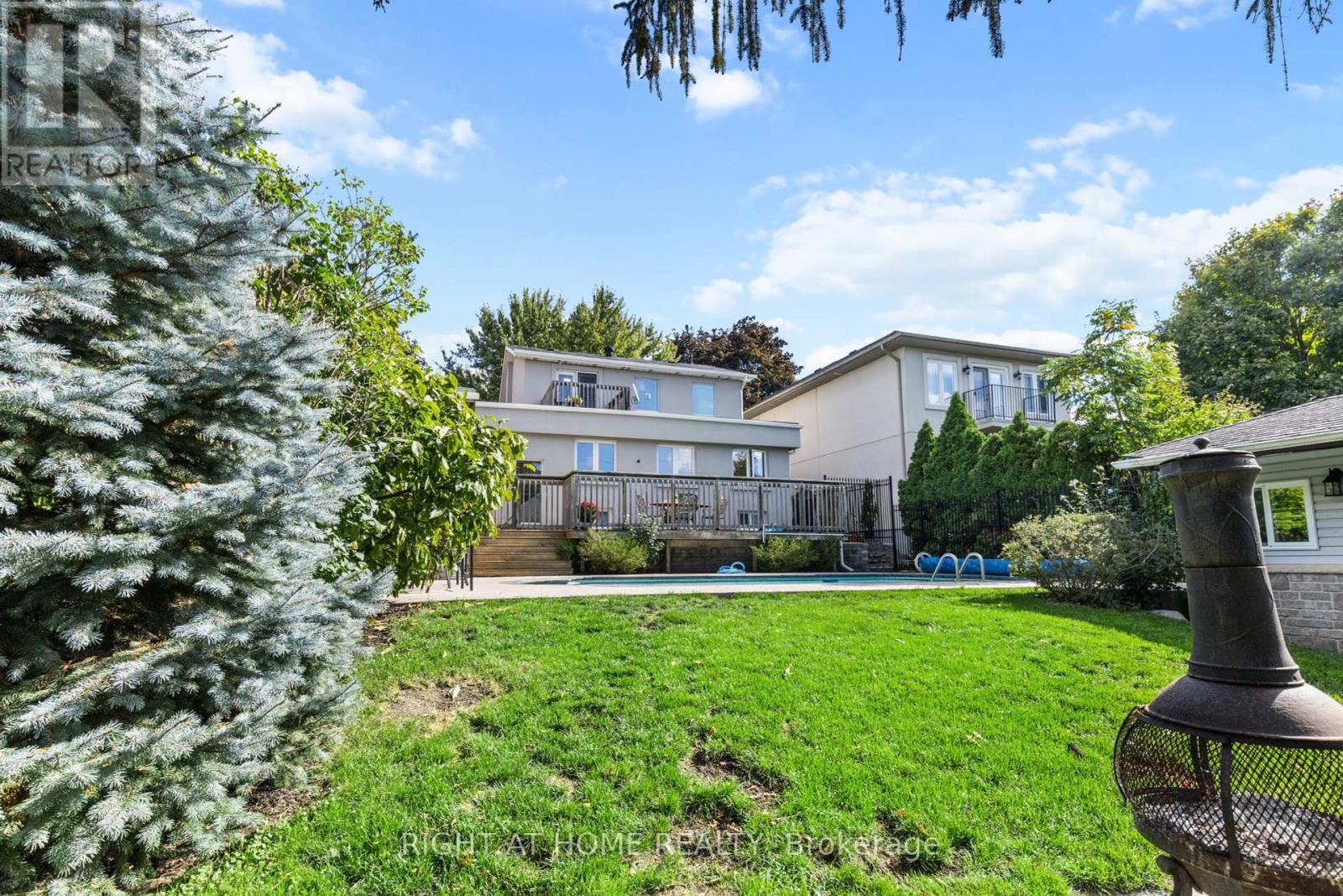 












10 HALIBURTON AVENUE

,
Toronto (Islington-City Centre West),




Ontario
M9B4Y2

