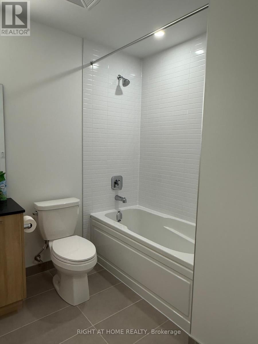 












101 - 3250 CARDING MILL TRAIL

,
Oakville (GO Glenorchy),




Ontario
L6M1L3

