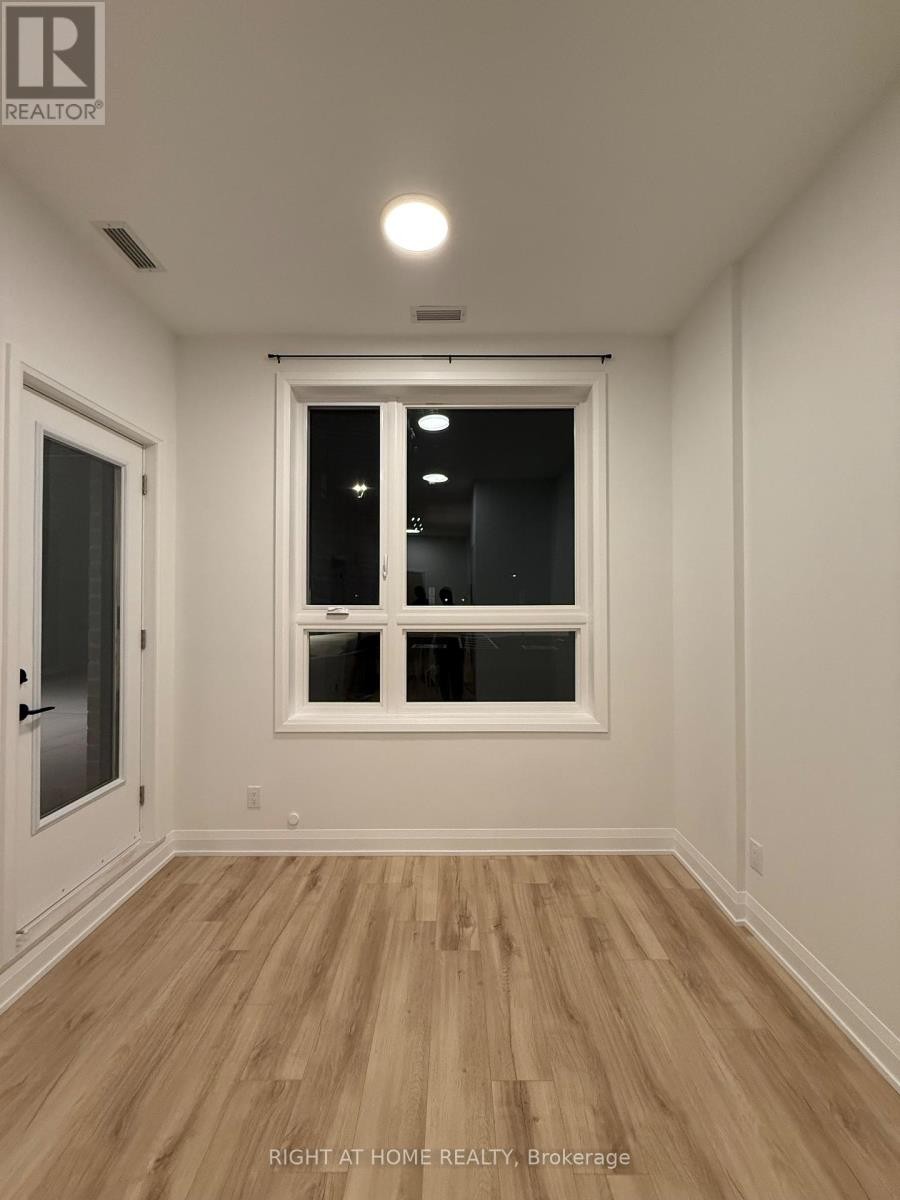 












101 - 3250 CARDING MILL TRAIL

,
Oakville (GO Glenorchy),




Ontario
L6M1L3

