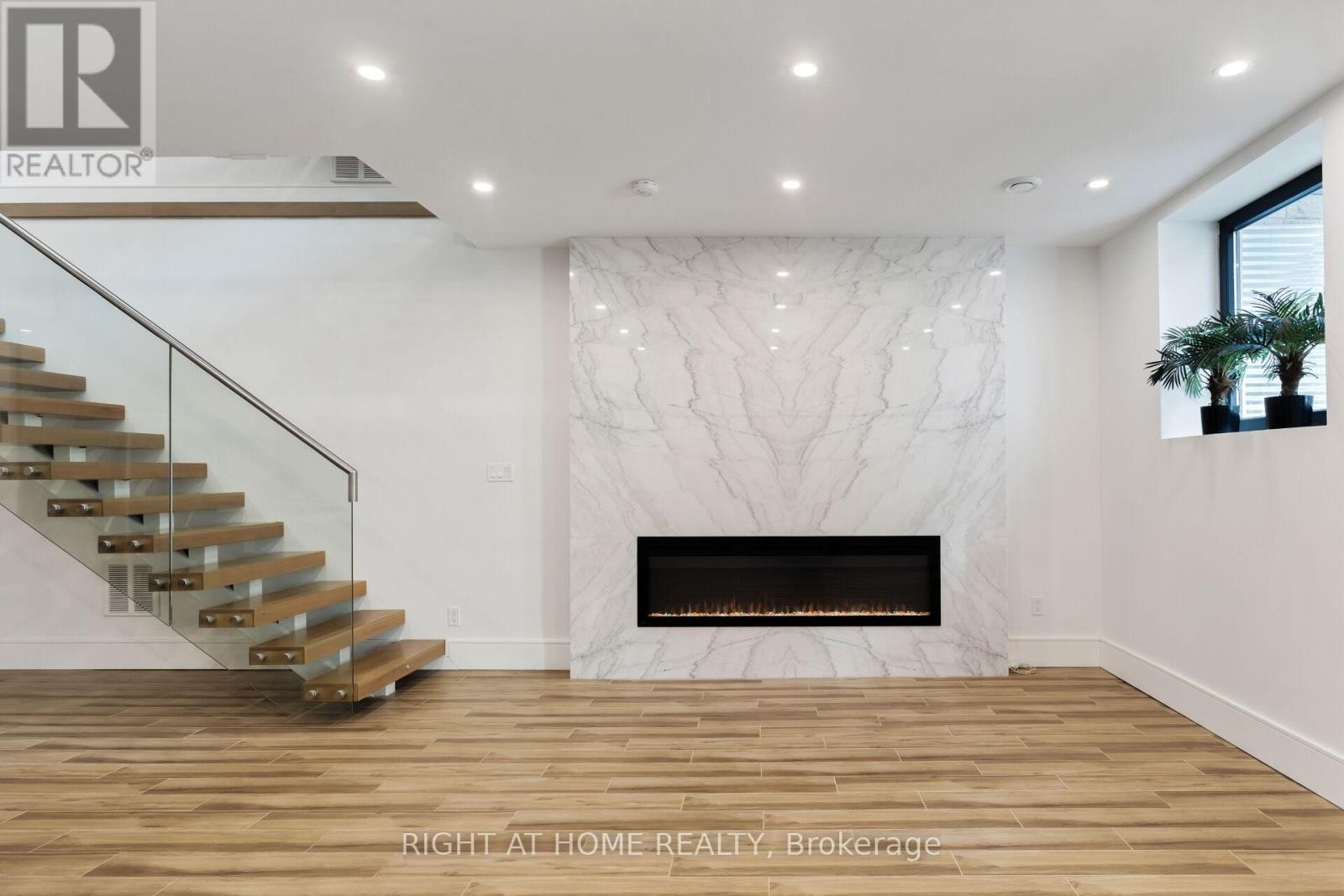 












40 SIXTH STREET

,
Toronto (New Toronto),




Ontario
M8V3A2

