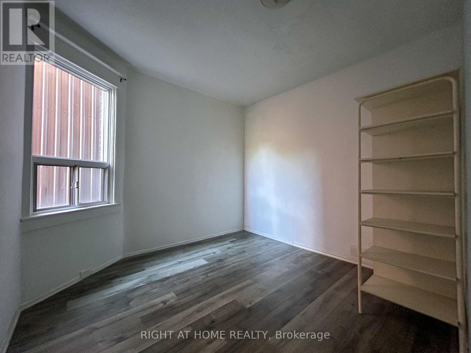 












1 - 1039 OSSINGTON AVENUE

,
Toronto (Dovercourt-Wallace Emerson-Junction),




Ontario
M6G3V9

