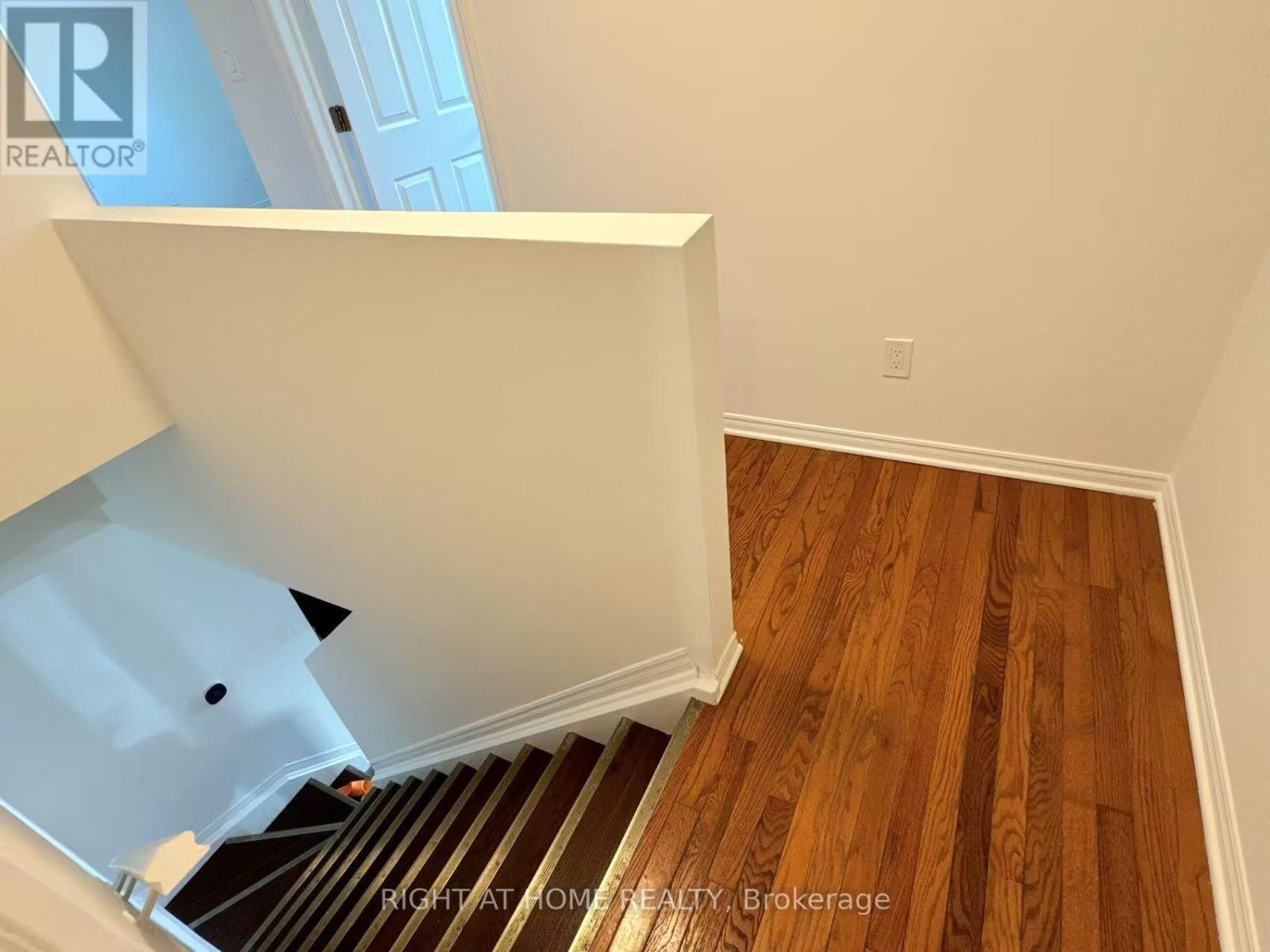 












6405 COLEBROOK CRESCENT

,
Mississauga (Meadowvale),




Ontario
L5N3E3

