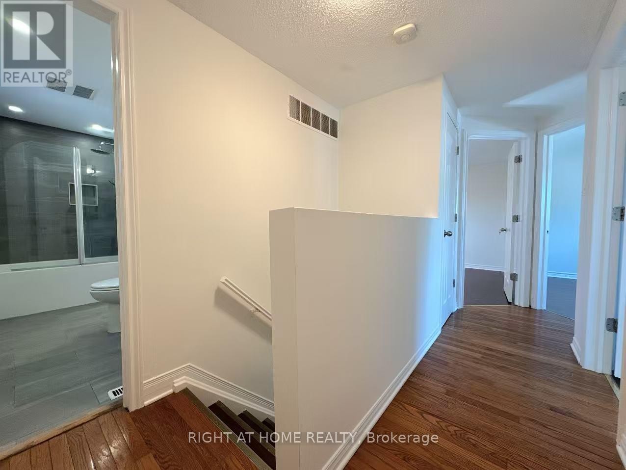 












6405 COLEBROOK CRESCENT

,
Mississauga (Meadowvale),




Ontario
L5N3E3

