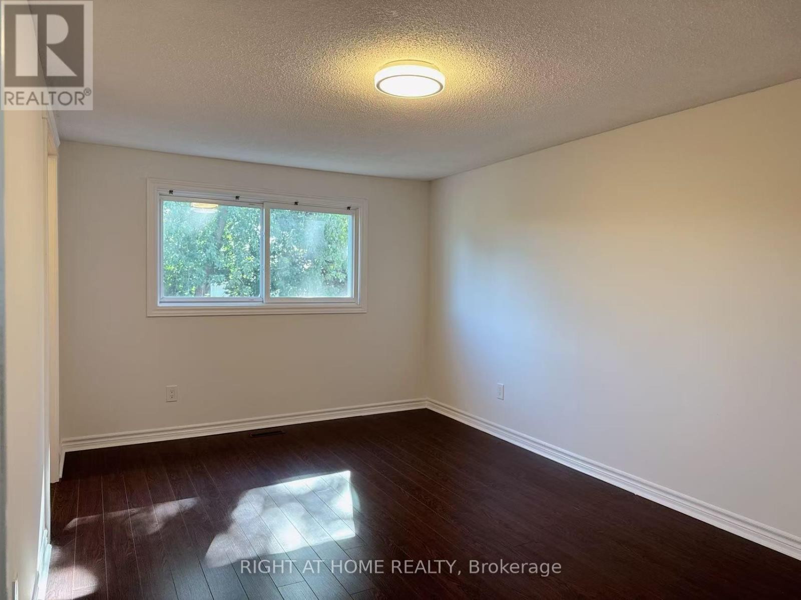 












6405 COLEBROOK CRESCENT

,
Mississauga (Meadowvale),




Ontario
L5N3E3

