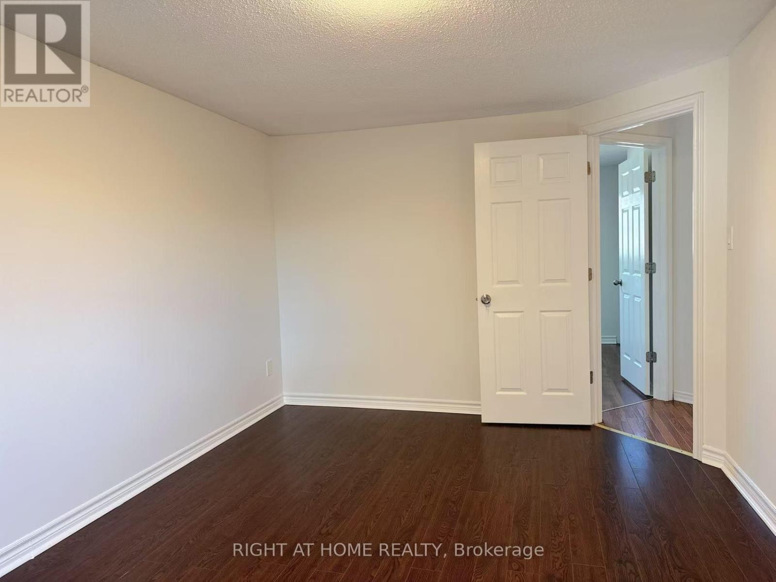 












6405 COLEBROOK CRESCENT

,
Mississauga (Meadowvale),




Ontario
L5N3E3

