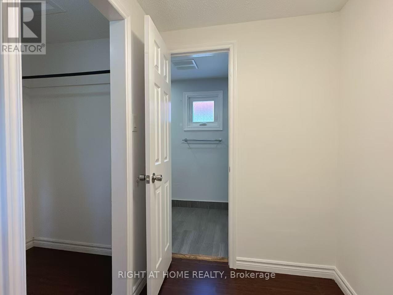












6405 COLEBROOK CRESCENT

,
Mississauga (Meadowvale),




Ontario
L5N3E3

