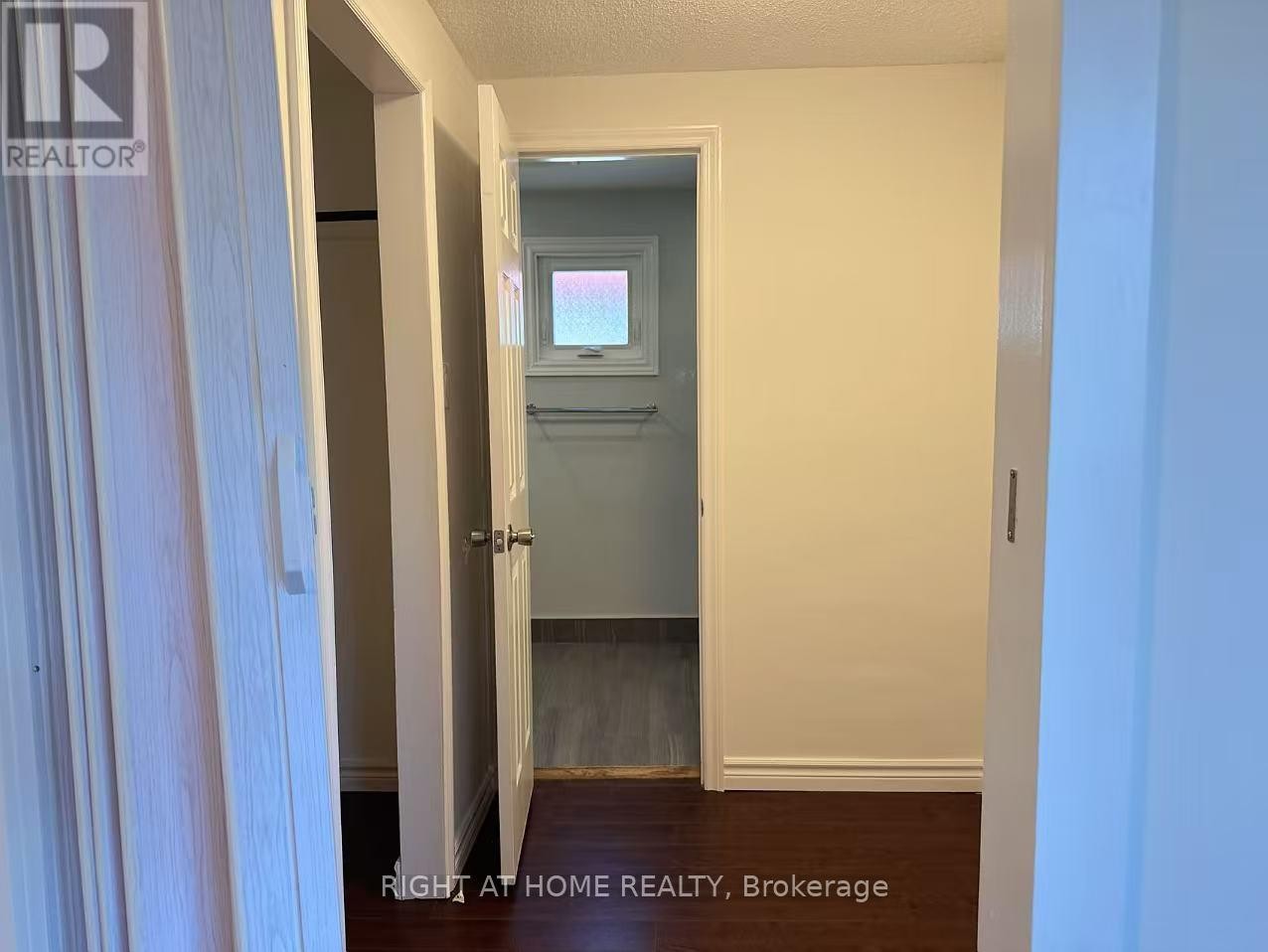 












6405 COLEBROOK CRESCENT

,
Mississauga (Meadowvale),




Ontario
L5N3E3


