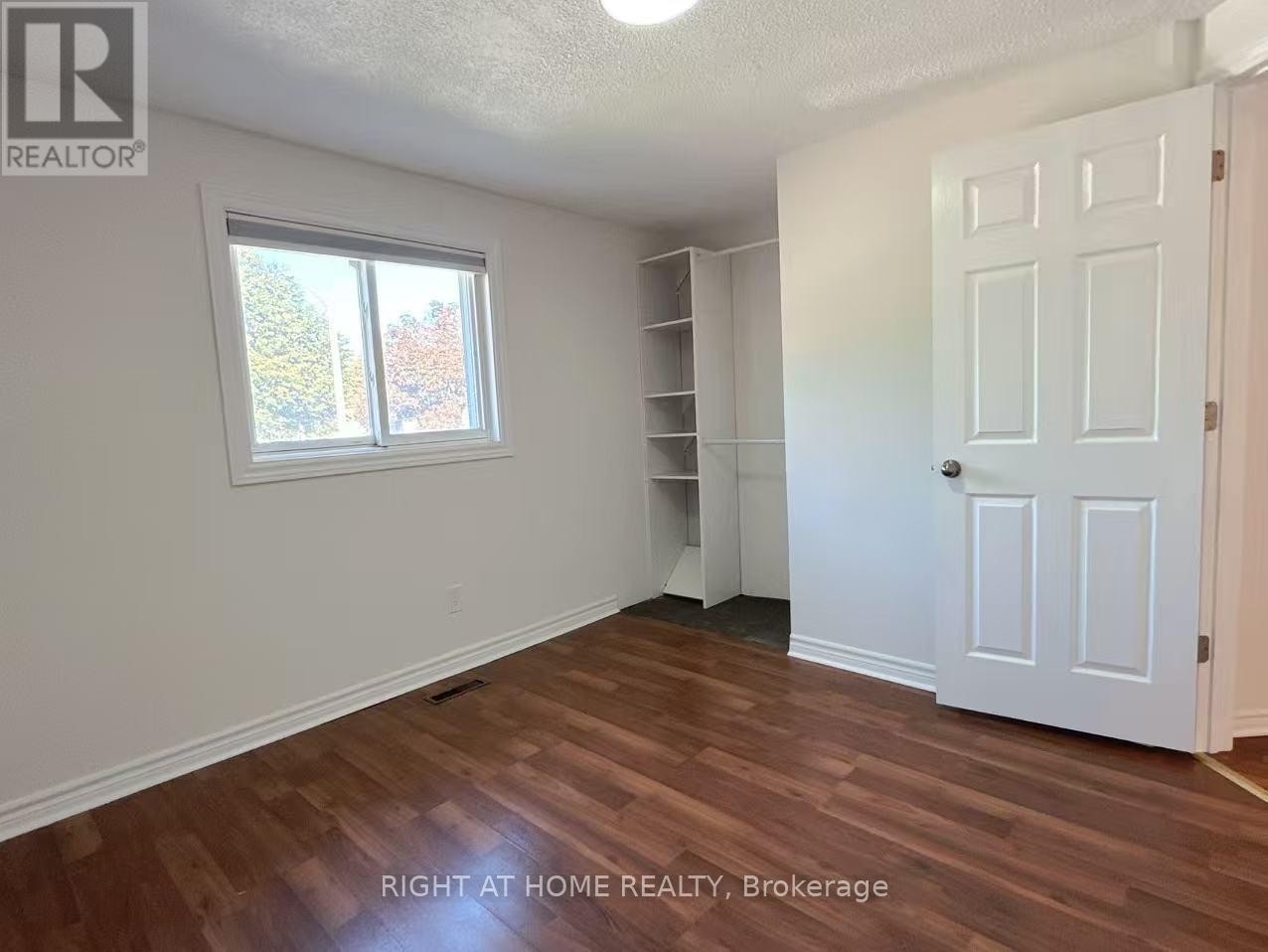 












6405 COLEBROOK CRESCENT

,
Mississauga (Meadowvale),




Ontario
L5N3E3

